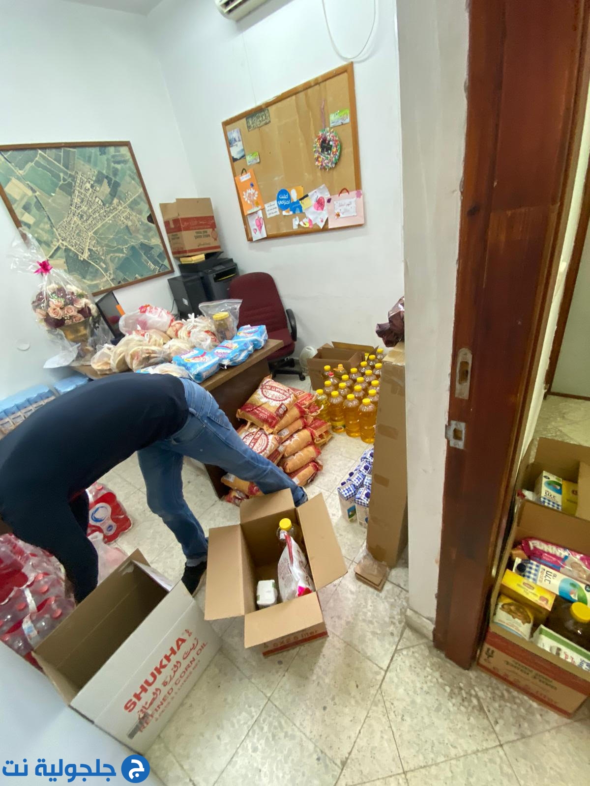 مجلس جلجولية يوزع طرود غذائية على العائلات المستوره 